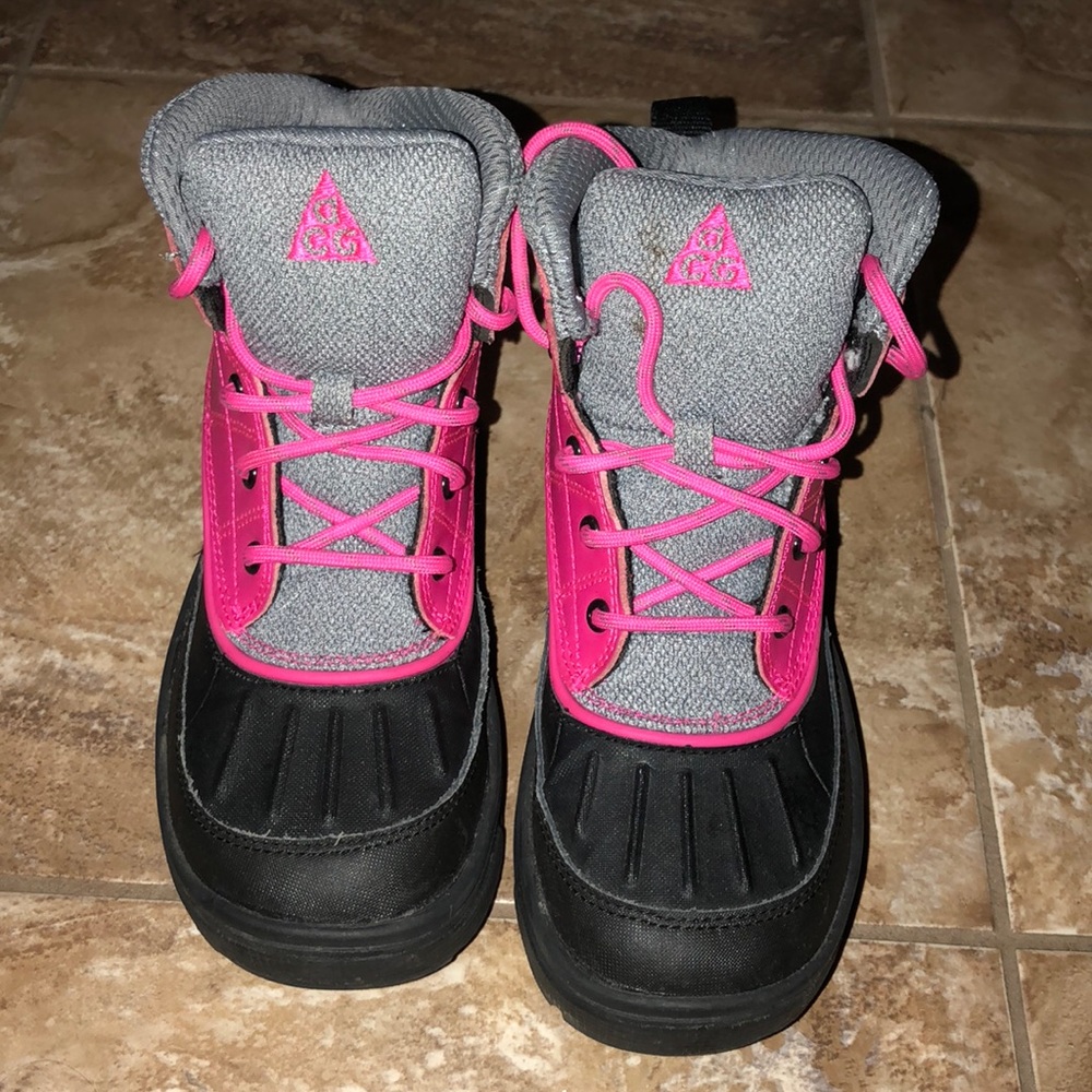 Nike girls winter boots
